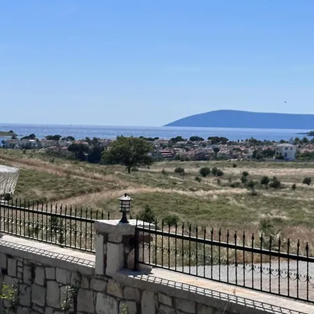 Villa Kataraktis *